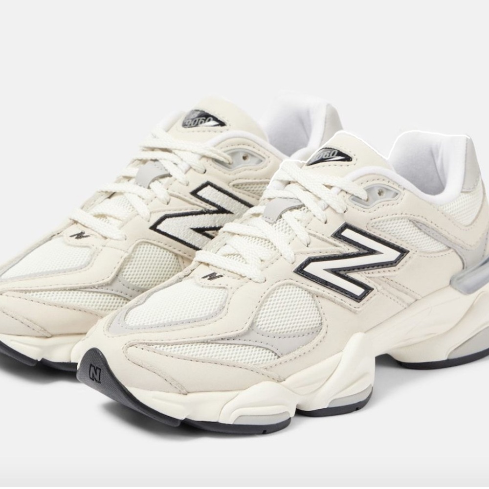 New Balance Women's Sneakers - Cream and Black